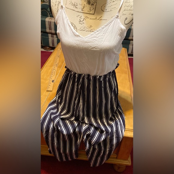 Juniors Size L Derek Heart Capri Jumpsuit With Spaghetti Straps - Picture 3 of 15